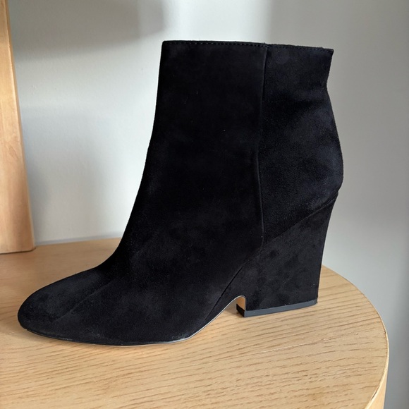 Black Suede Pointed-Toe Wedge Boots in size 7.5 - Picture 2 of 6